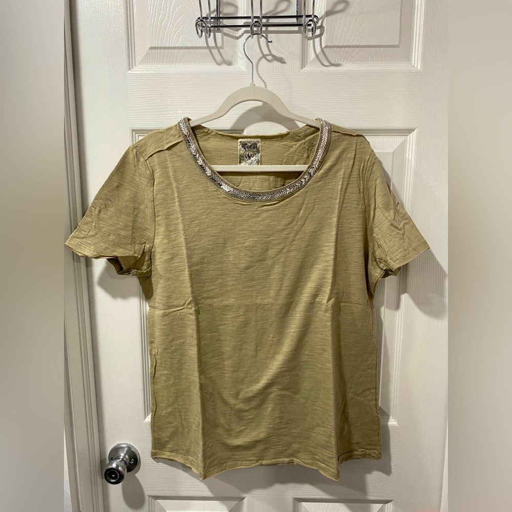 NWOT vocal short sleeve shirt with embellished neckline. Women’s size 2XL,